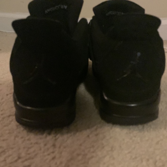 Jordan 4 “Black cats”
